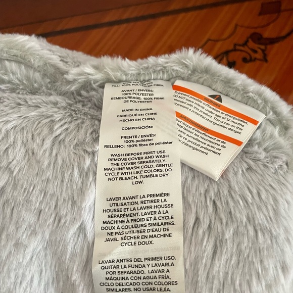 COPY - Brand new UGG Nap Mat - Picture 9 of 10